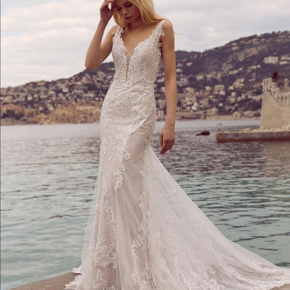 Brand New with tags size 18 Madi Lane Rada Wedding Gown